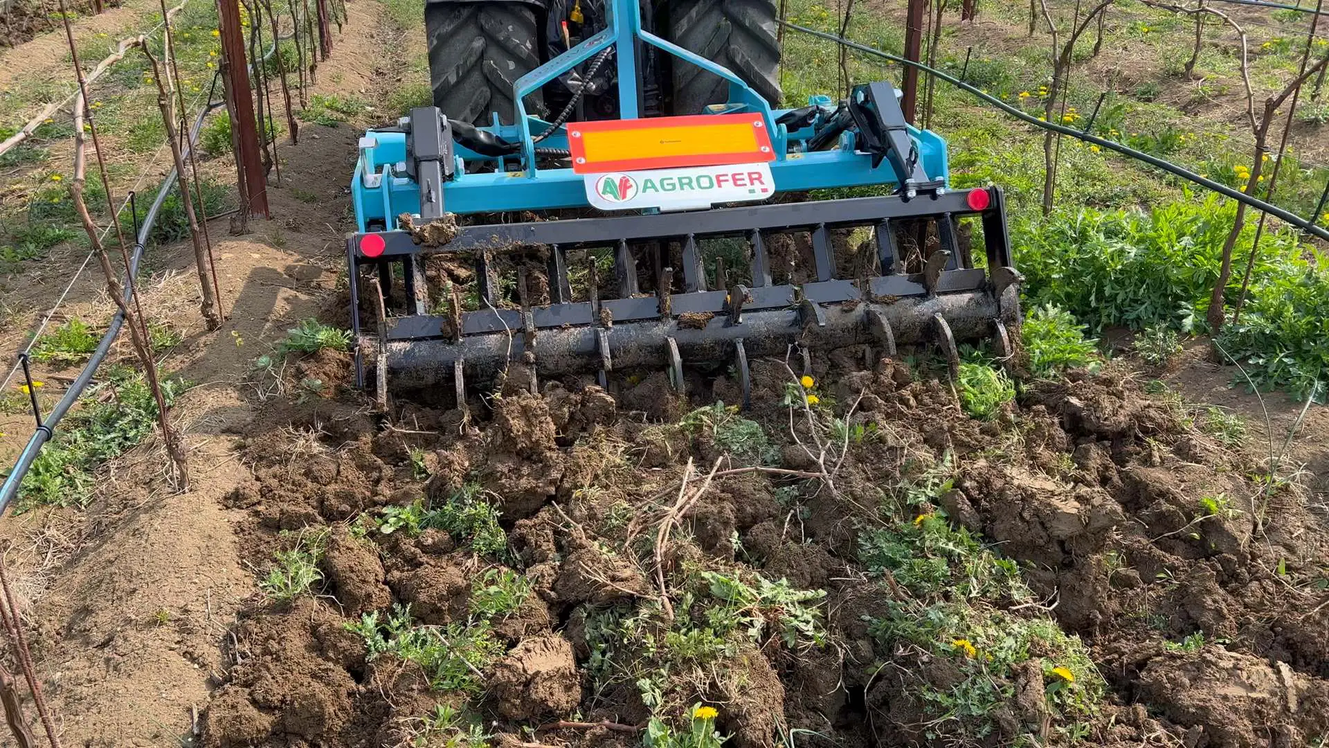 preparazione-arieggiamento-terreno-ripuntatore-dis-ri