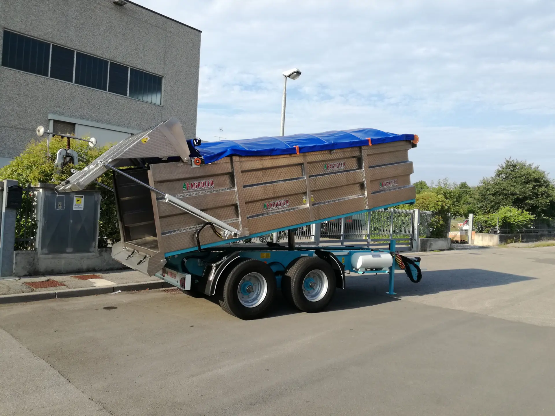 trasporto-agricolo-professionale-con-grandi-capacita