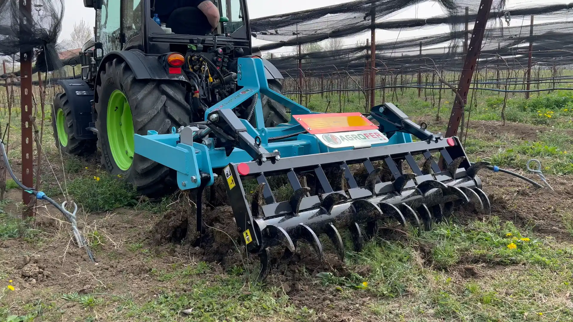 attrezzo-trainato-per-drenaggio-e-areazione