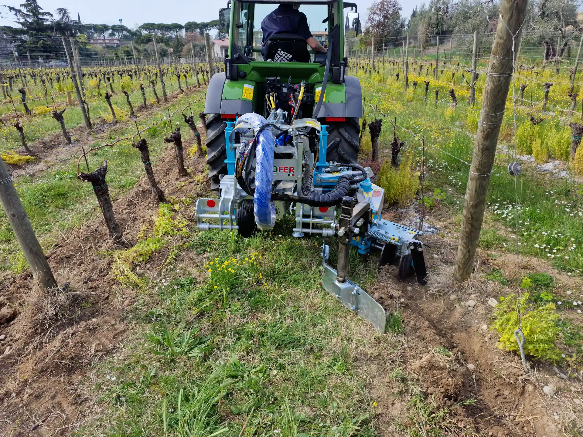 scalzatore-idraulico-interfilare-a-lama-cilindro